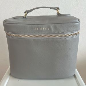 Sly Beauty Ever Need Gray make-up travel bag